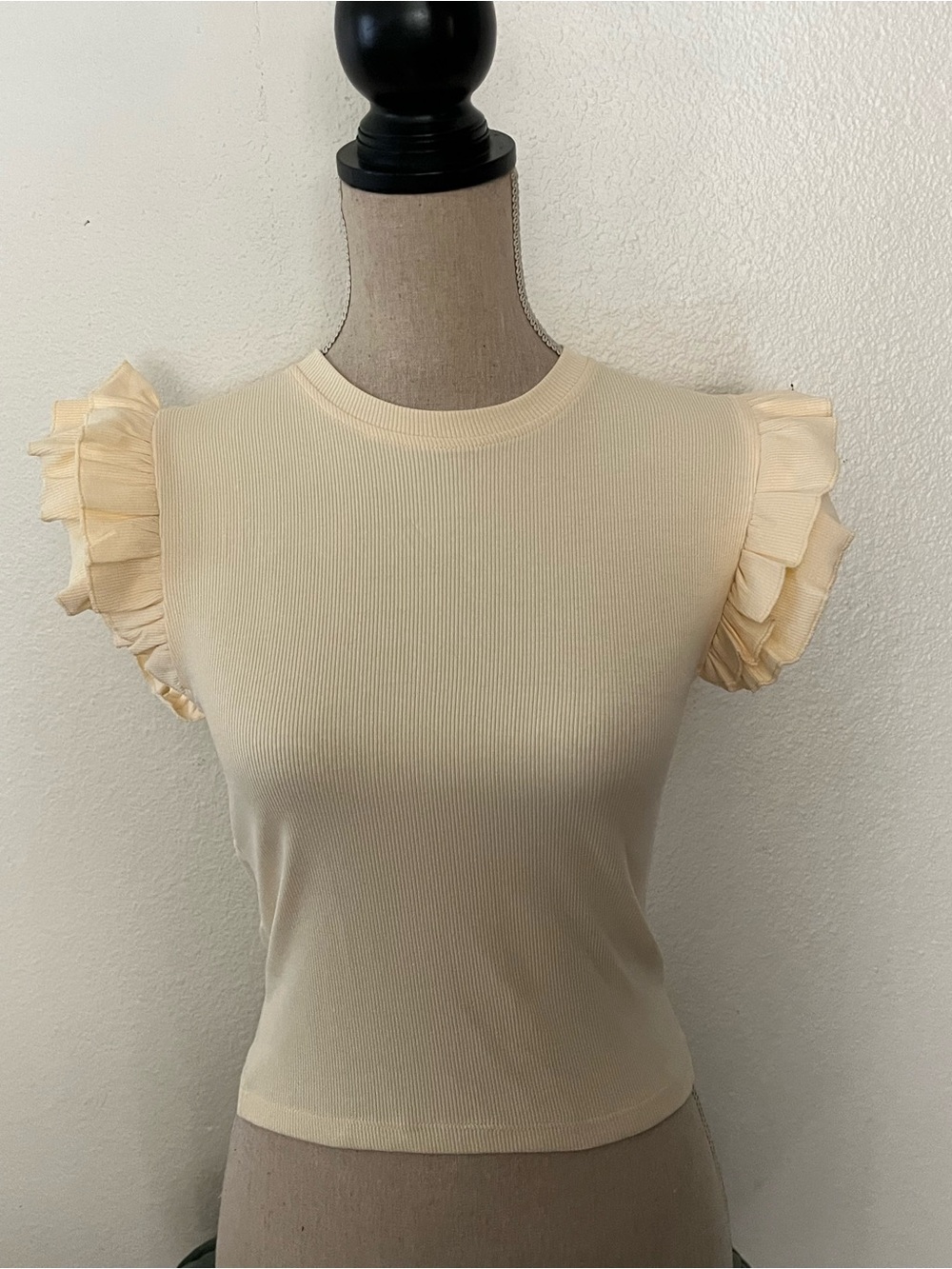 Zara Cream Ruffle Sleeve Ribbed Knit Top - Unbranded